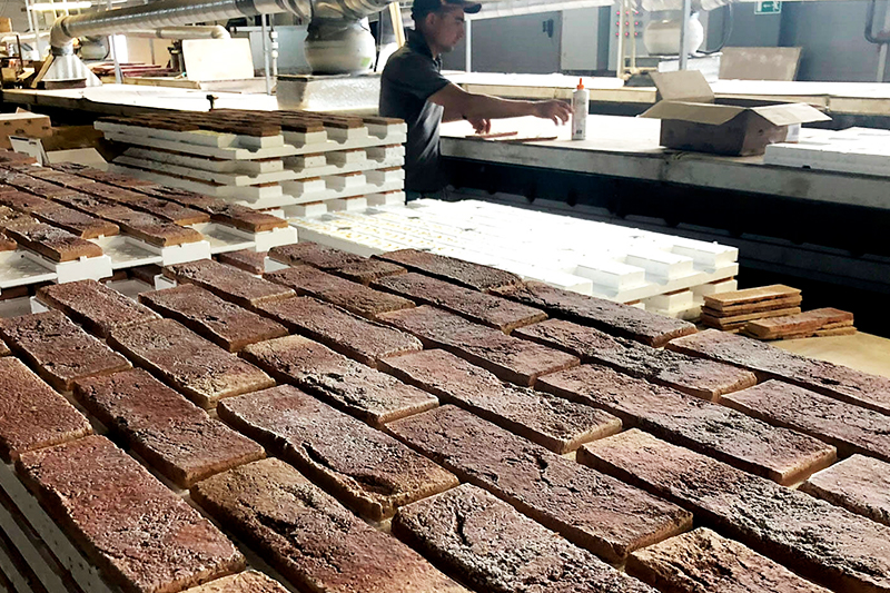 Фасадные термопанели для наружной отделки дома: характеристики и монтаж